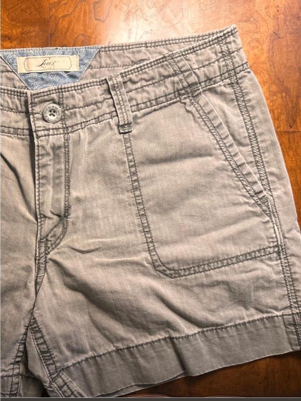 VINTAGE Levi’s olive green utility shorts | Women’s Size 6